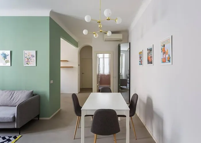 Central And Glamour Home!